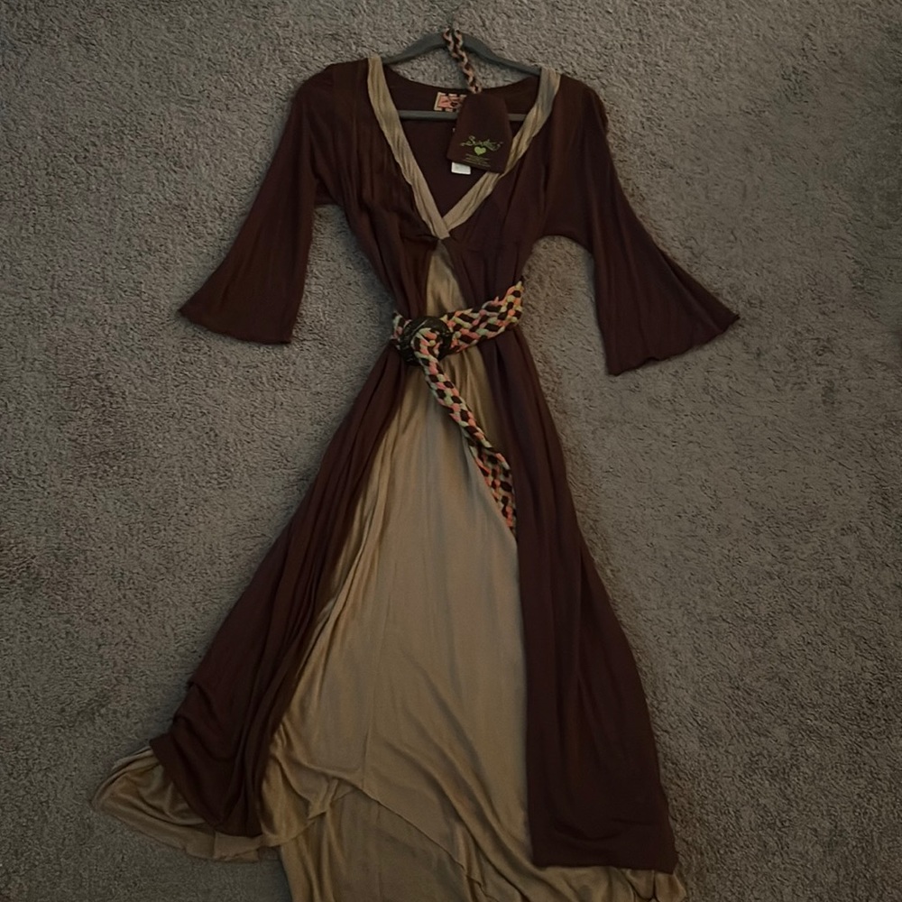 Beautiful brown and beige boutique dress with belt. Size Medium New with tags